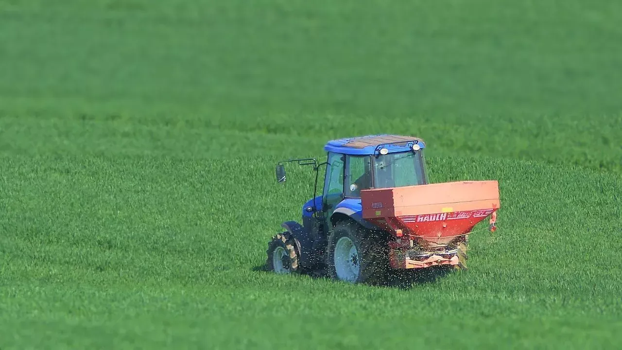 Zdjęcie Obniżony VAT na nawozy do kiedy? Sprawdź, co czeka rolników