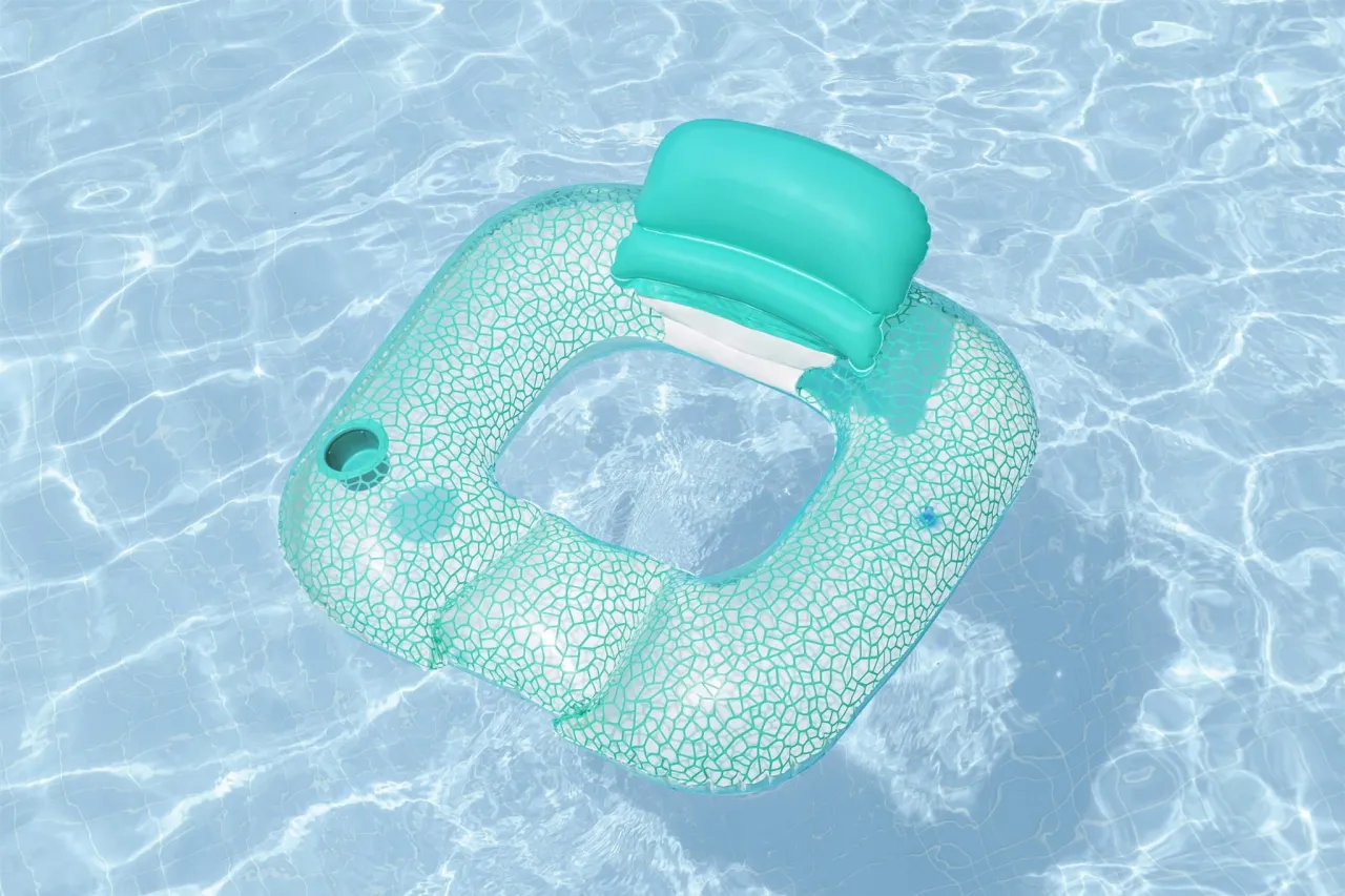 Zdjęcie Koło z oparciem: Komfortowy fotel do pływania na lato. Wybierz najlepszy!