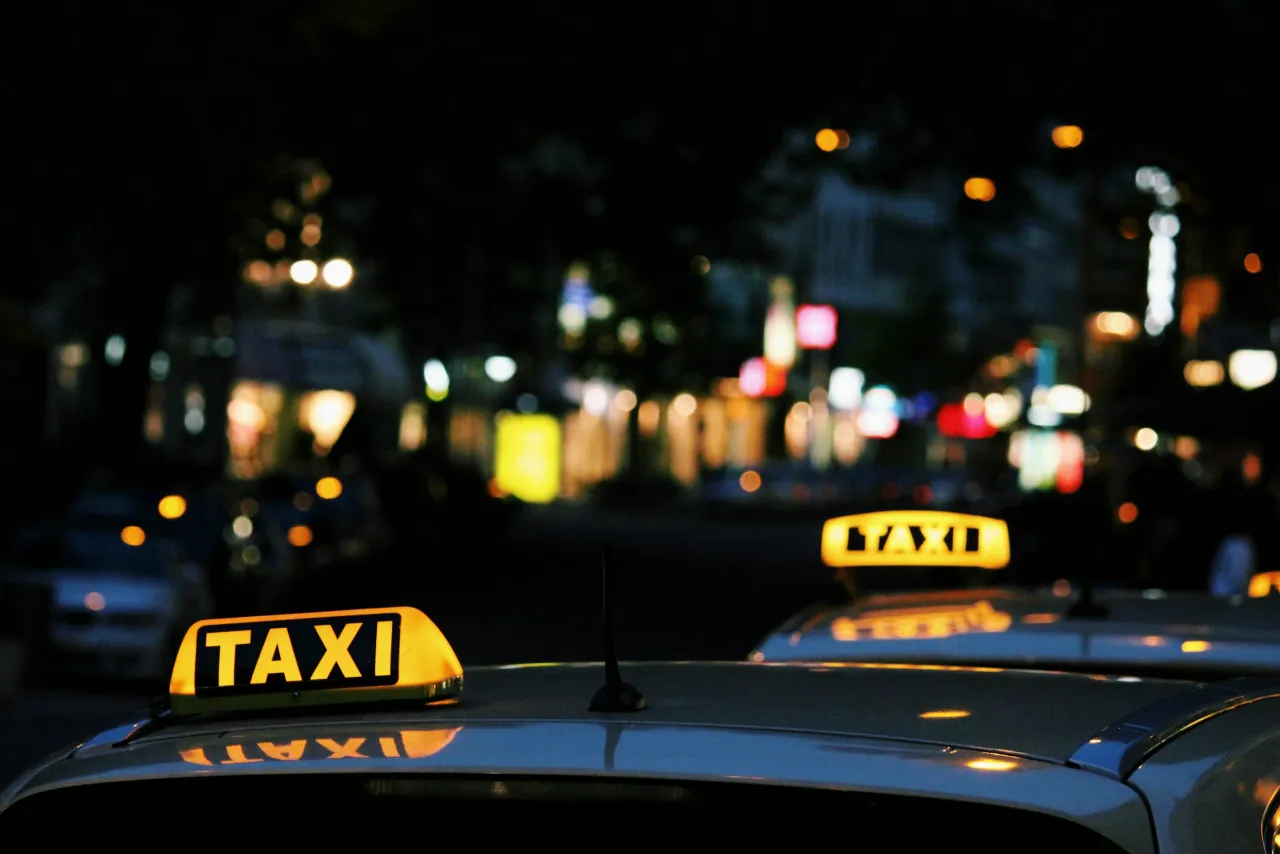 Zdjęcie Jak założyć firmę taxi w Polsce: Kluczowe kroki i wymagania