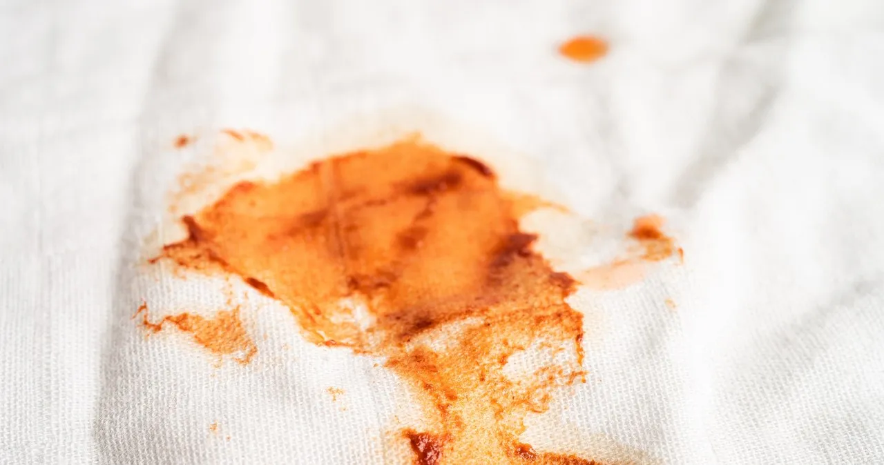 Zdjęcie Jak usunąć plamy po spaghetti? Poradnik eksperta krok po kroku