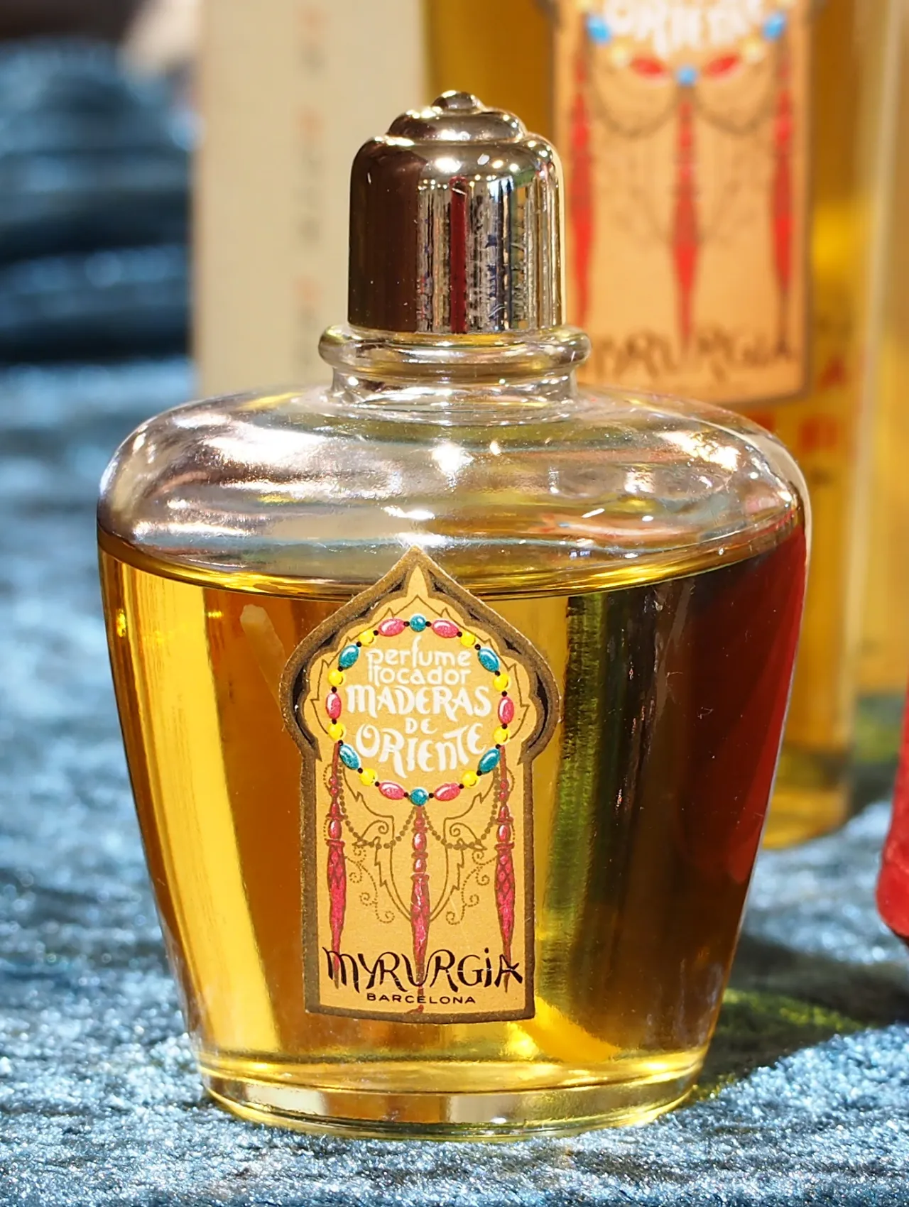 Zdjęcie Czy perfumy to kosmetyki? Odkryj ich prawdziwą rolę i znaczenie