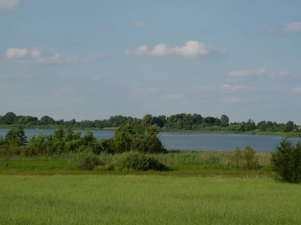 Zdjęcie Jezioro Białe Uścimowskie - piękne miejsce na wędkowanie i wypoczynek