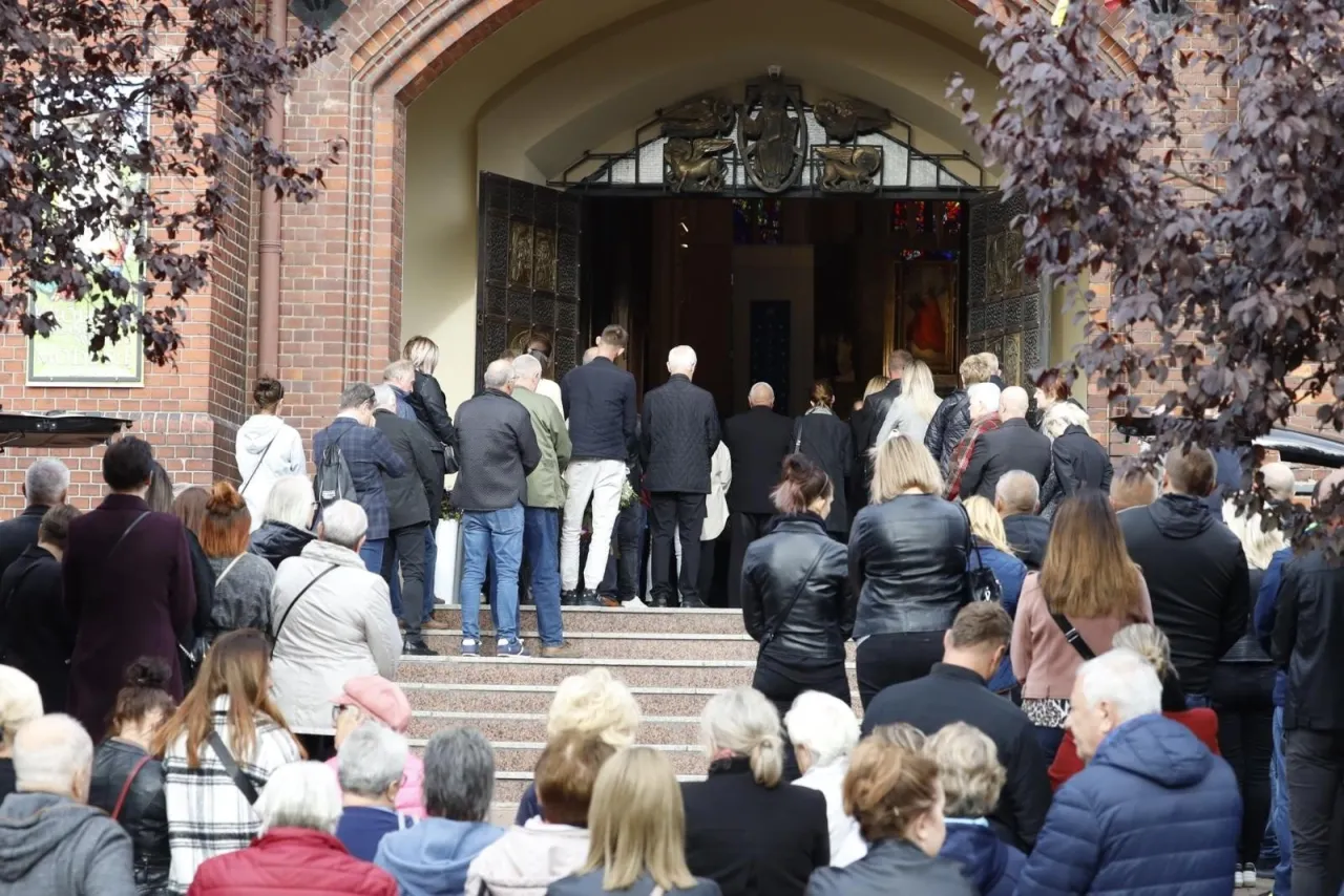 Zdjęcie Kiedy pogrzeb rodziny z Myszkowa? Poznaj szczegóły i datę uroczystości