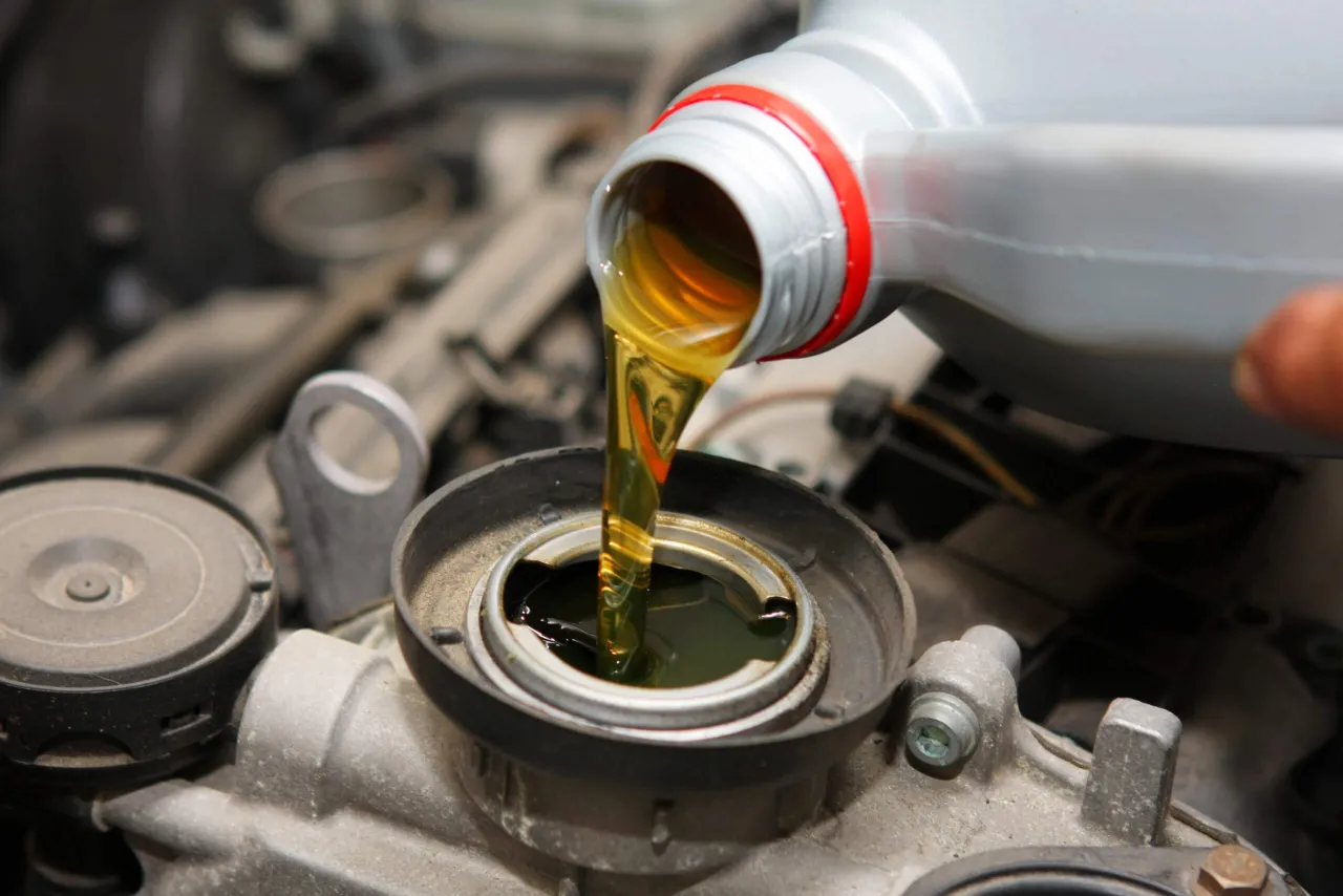 Zdjęcie Jaki olej do silnika 2.0 diesel? Najlepsze wybory i porady dla DPF