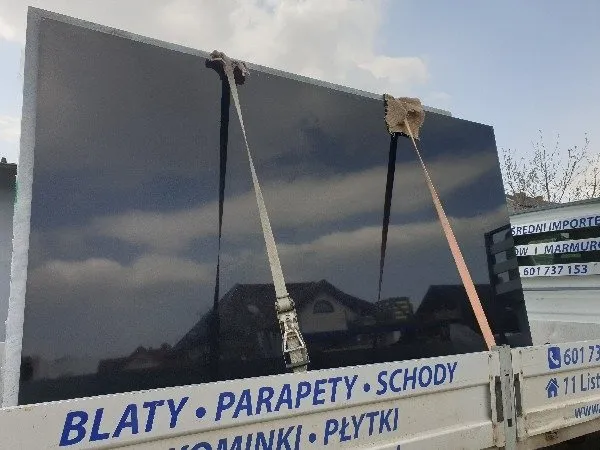 Zdjęcie Ile kosztuje blat kamienny? Sprawdź ceny i ukryte koszty montażu