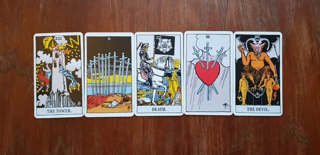 Zdjęcie Jak interpretować karty tarota i unikać najczęstszych błędów