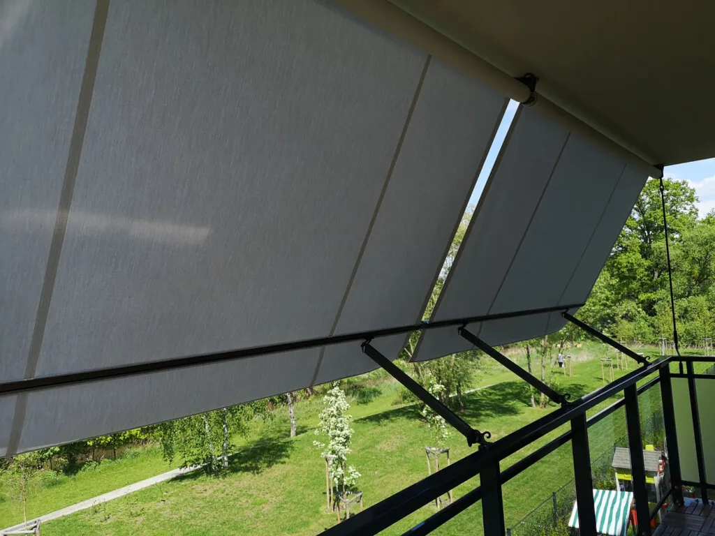 Zdjęcie Jak zacienić balkon w bloku - skuteczne metody na słońce i prywatność