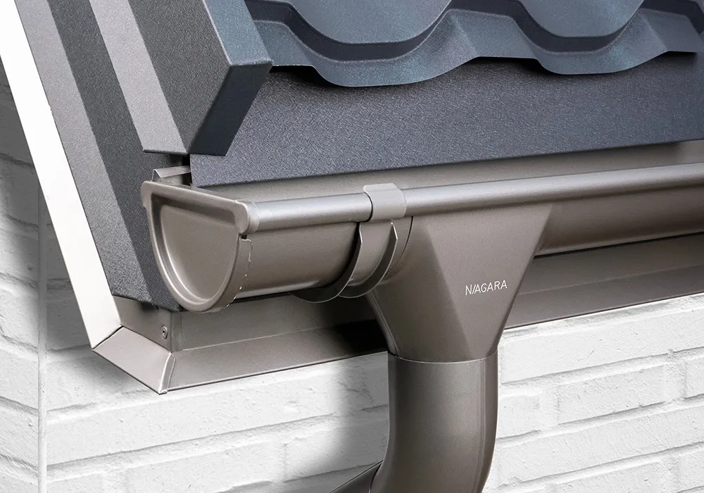 Zdjęcie Rynny spustowe plastikowe: zalety i wady systemów PVC
