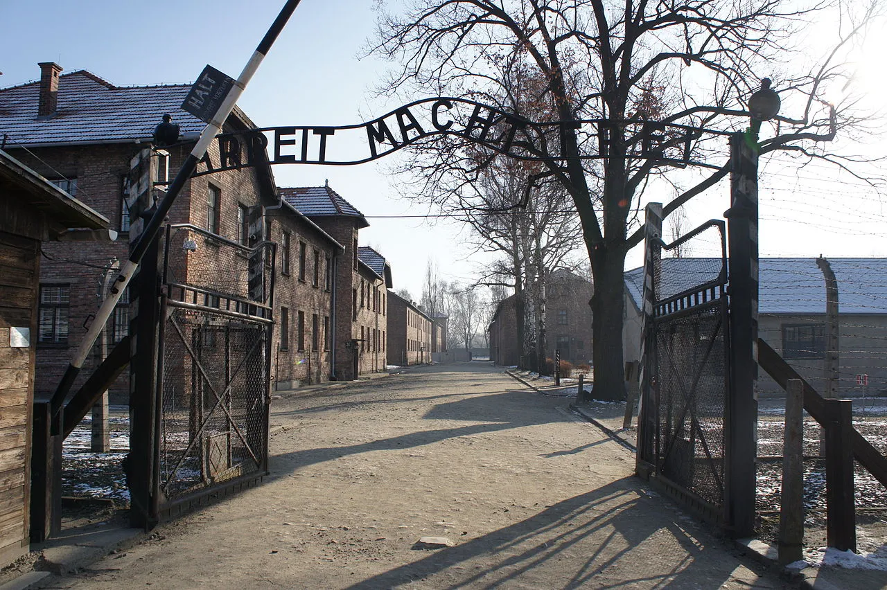 Zdjęcie Kto założył obóz Auschwitz? Szokujące fakty o jego powstaniu