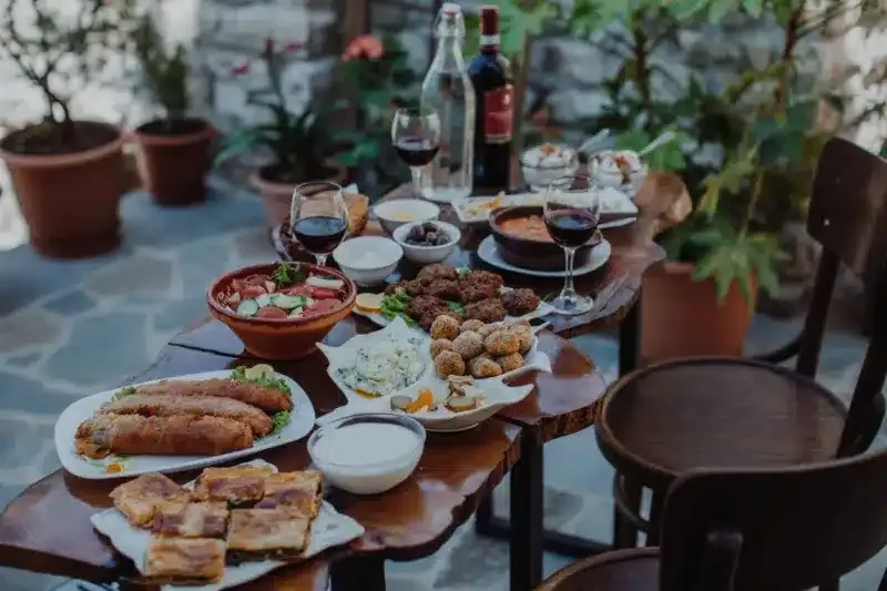 Zdjęcie Gdzie zjeść w Albanii: Najlepsze potrawy i restauracje, które warto odwiedzić