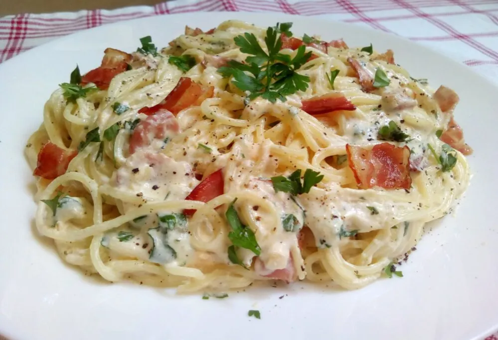 Zdjęcie Spaghetti z sosem serowym – prosty przepis na idealnie gładki sos