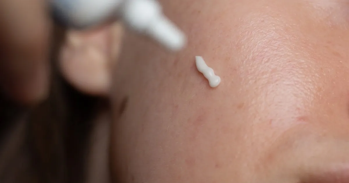 Zdjęcie Retinol czy kwas hialuronowy – który składnik lepiej zadba o Twoją skórę?