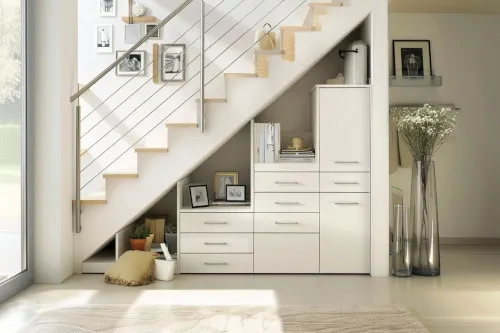 Zdjęcie Rewelacyjne sposoby na zagospodarowanie miejsca pod schodami. Praktyczne pomysły