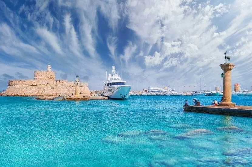 Zdjęcie Ile trwa lot na Rodos z Warszawy? Czas przelotu i ważne informacje