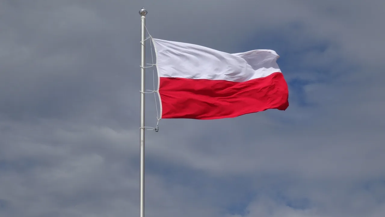 Zdjęcie Dlaczego flaga biało czerwona ma tak ważne znaczenie dla Polski?