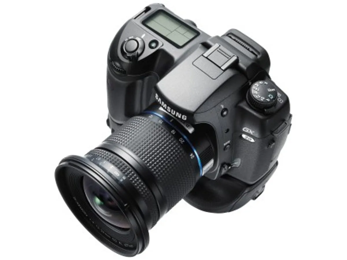 Zdjęcie Samsung GX-20 w 2026: Czy warto kupić ten aparat na rynku wt&oacute;rnym?