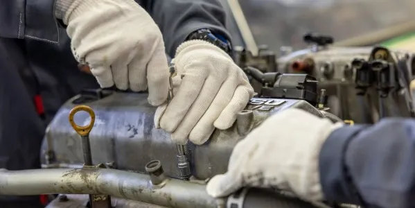 Zdjęcie Jak często wymieniać olej GM 5W30, aby uniknąć kosztownych napraw?