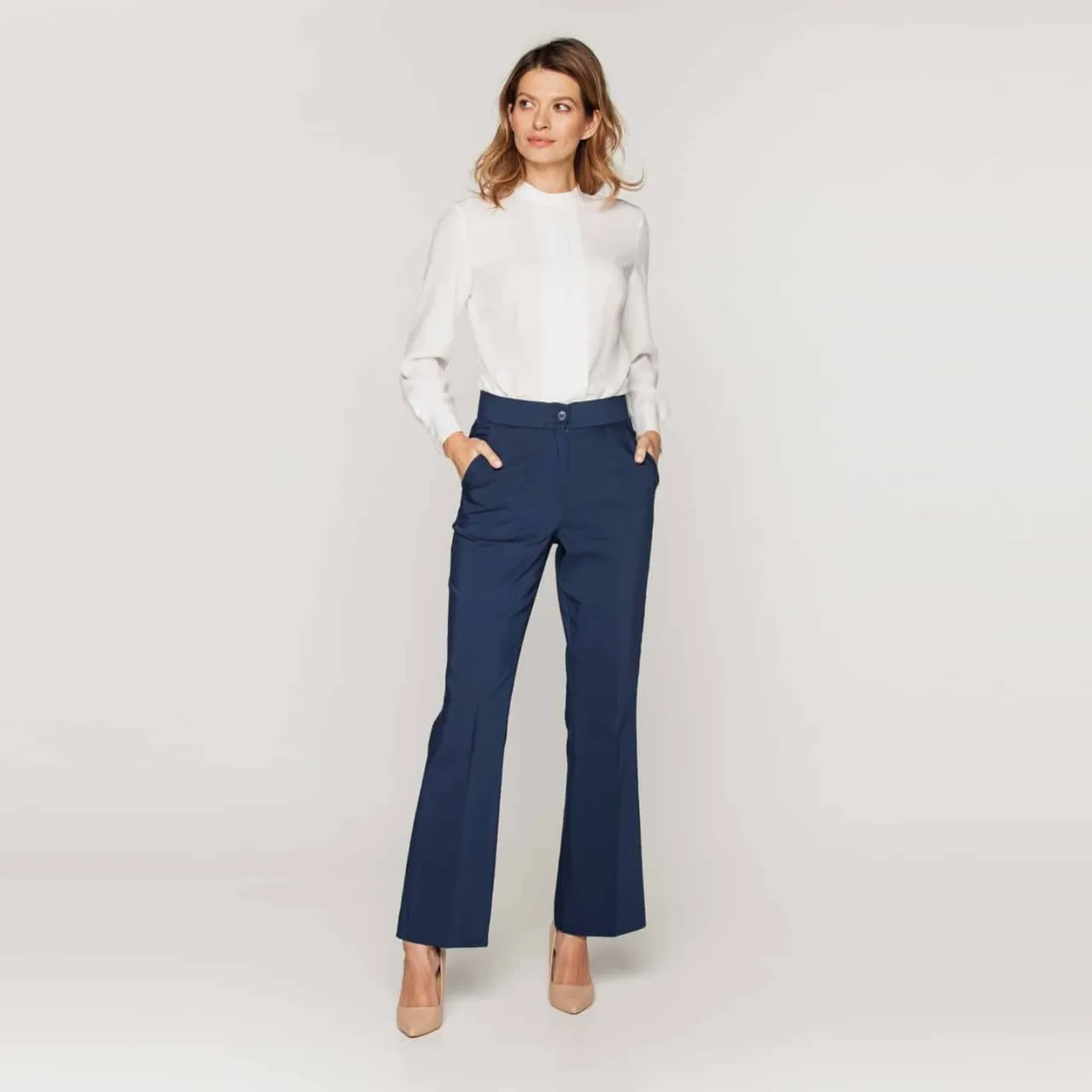 Zdjęcie Stylizacje jeansów bootcut, które podkreślą Twój styl i osobowość