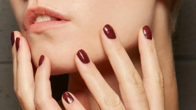 Zdjęcie Manicure kombinowany co to – poznaj technikę, która zmienia paznokcie