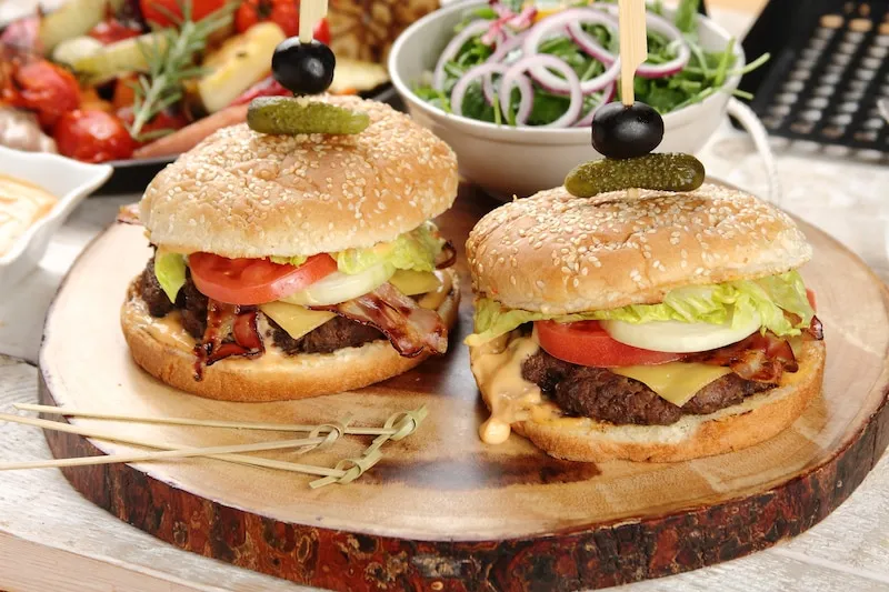 Zdjęcie Co do burgera wołowego: najlepsze składniki i przepisy na smakowite burgery