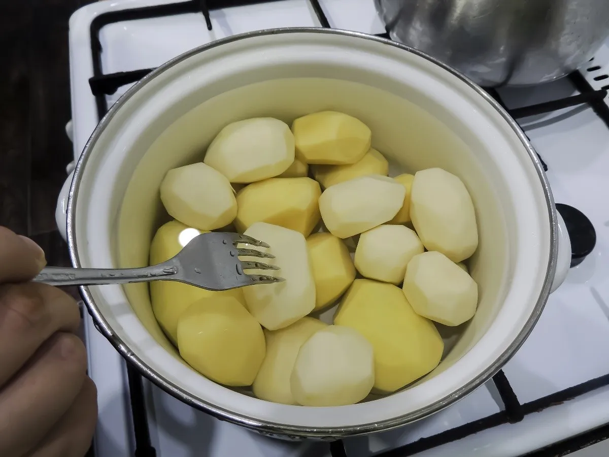 Zdjęcie Jak uratować niedogotowane ziemniaki w zupie i poprawić smak dania