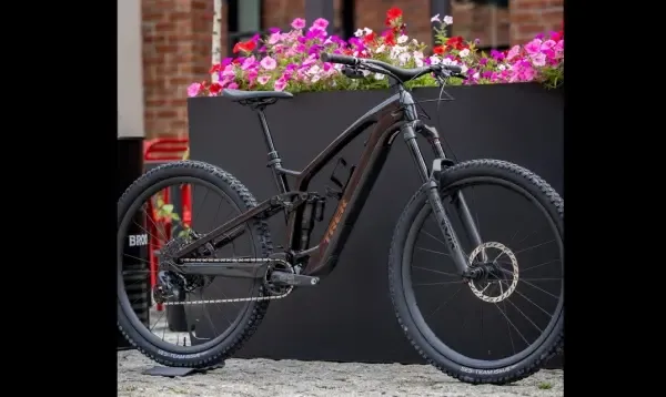 Zdjęcie Czym się różni enduro od downhillu? Kluczowe różnice, które musisz znać