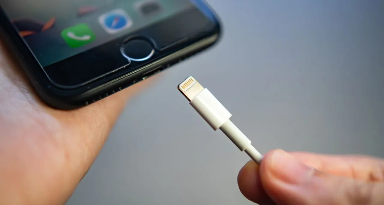 Zdjęcie Ile prądu zużywa ładowarka do telefonu? Prawdziwe koszty i wyliczenia