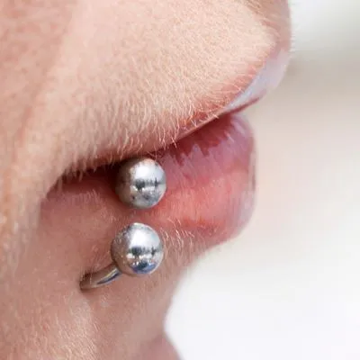 Zdjęcie Czym jest piercing? Wszystko, co musisz wiedzieć o modyfikacji ciała i jej zagrożeniach