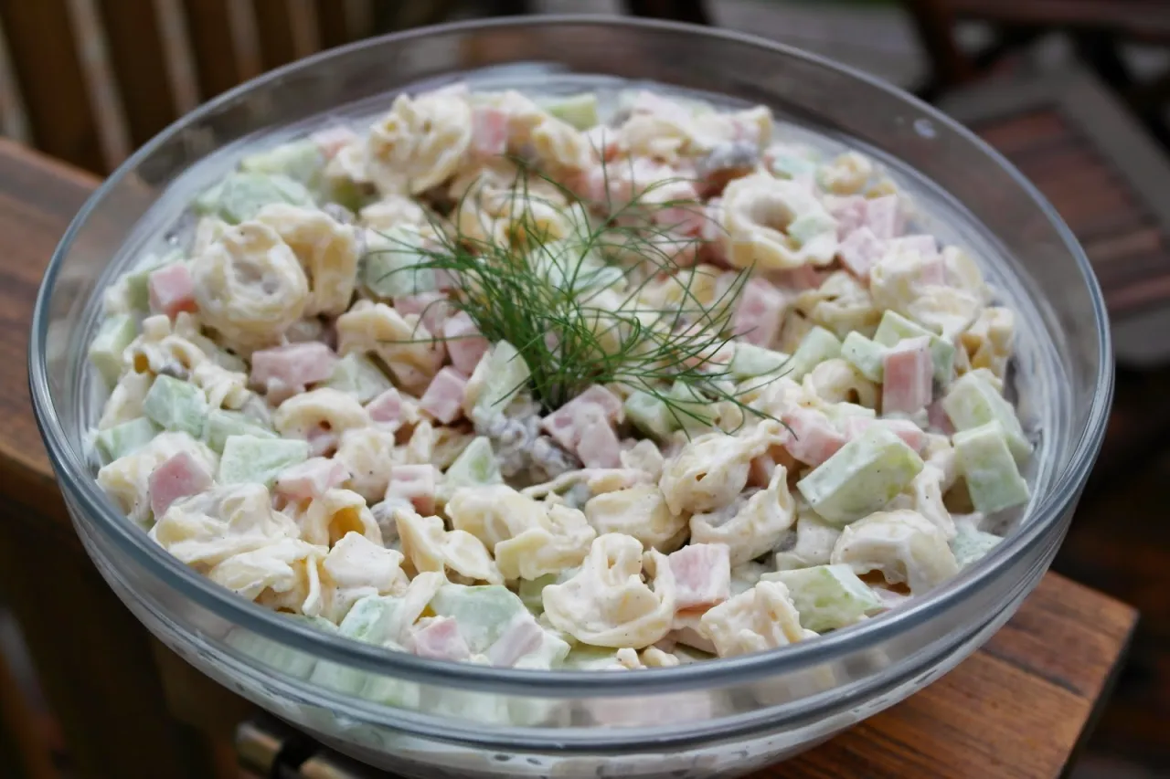 Zdjęcie Z czym podawać tortellini z szynką, aby zachwycić gości?