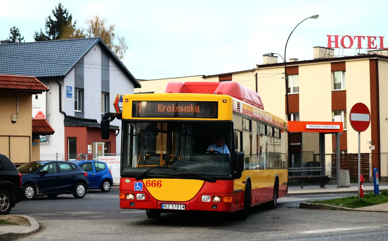 Zdjęcie Jak dojechać do osiedla szkolnego w Krakowie? Najlepsze połączenia