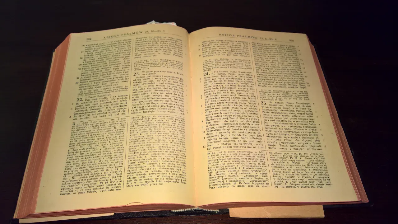 Zdjęcie Czy Stary Testament obowiązuje katolików? Odkryj jego znaczenie dziś