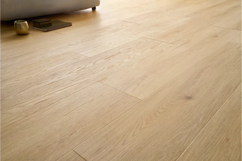 Zdjęcie Ile kosztuje montaż paneli winylowych? Sprawdź ceny w Polsce!