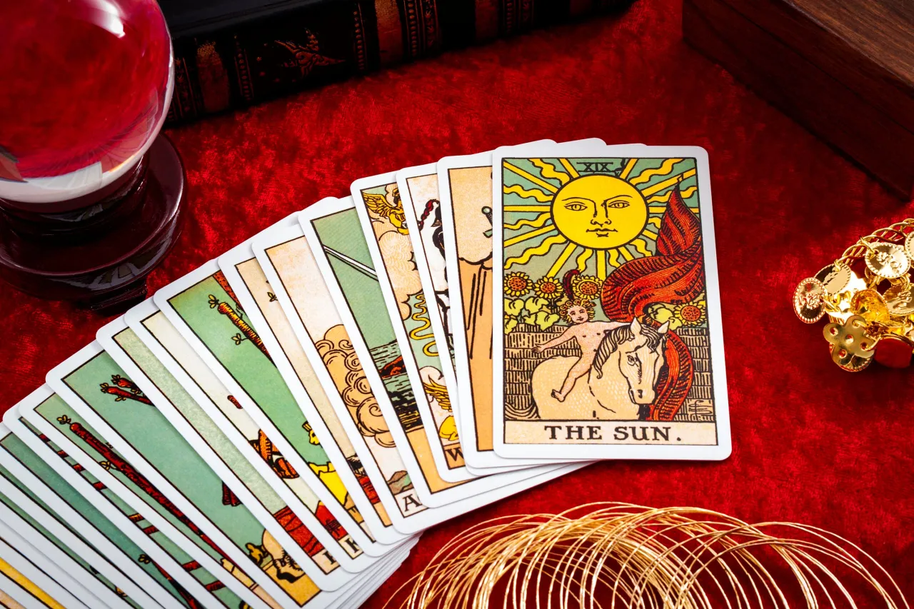 Zdjęcie Co to tarot? Poznaj jego historię, znaczenie i zastosowanie