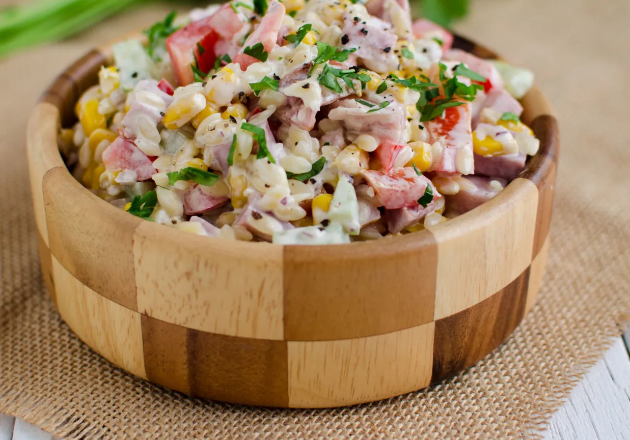 Zdjęcie Sałatka z makaronem jak ryż – prosta i smaczna receptura na każdą okazję