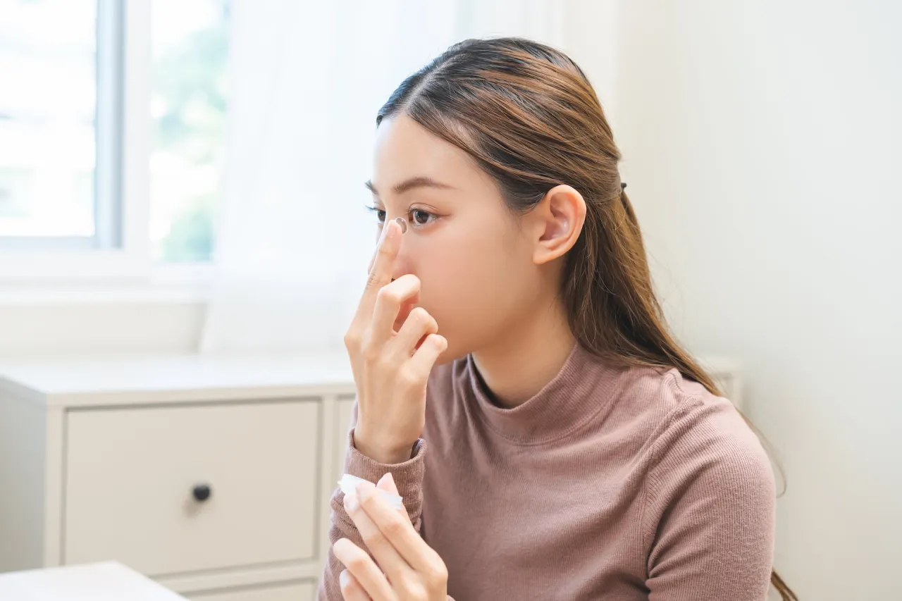 Zdjęcie Soczewki kontaktowe: Jak dobrać pierwsze? Poradnik krok po kroku