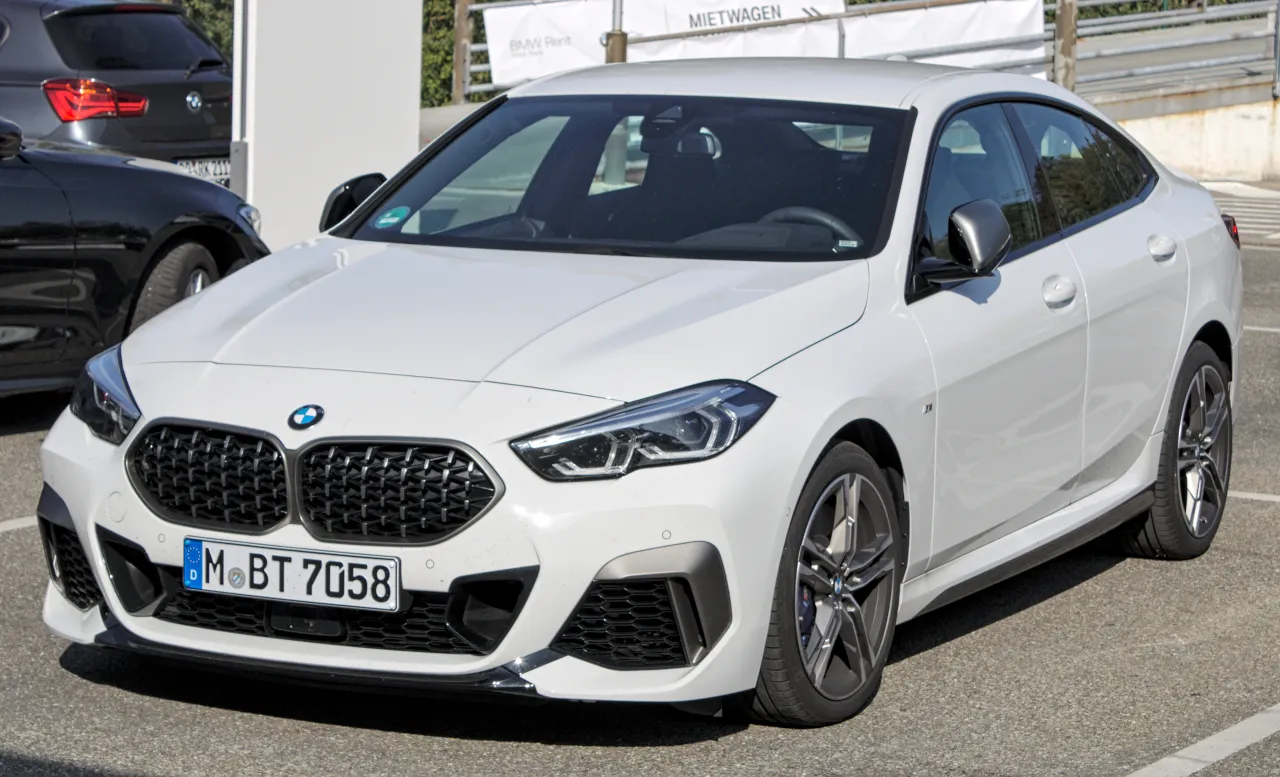 Zdjęcie BMW 2 Gran Coupe - wyjątkowe cechy i porównanie z konkurencją