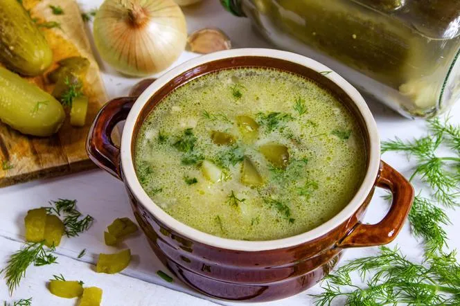 Zdjęcie Jak ugotować dobrą zupę ogórkową, by zachwycić smakiem i aromatem