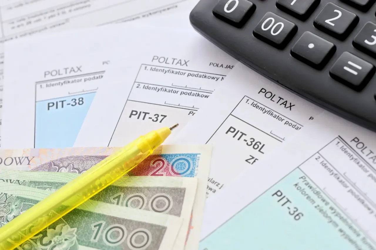 Zdjęcie Jak rozliczyć PIT z 2 miejsc pracy? 7 ważnych wskazówek na 2025