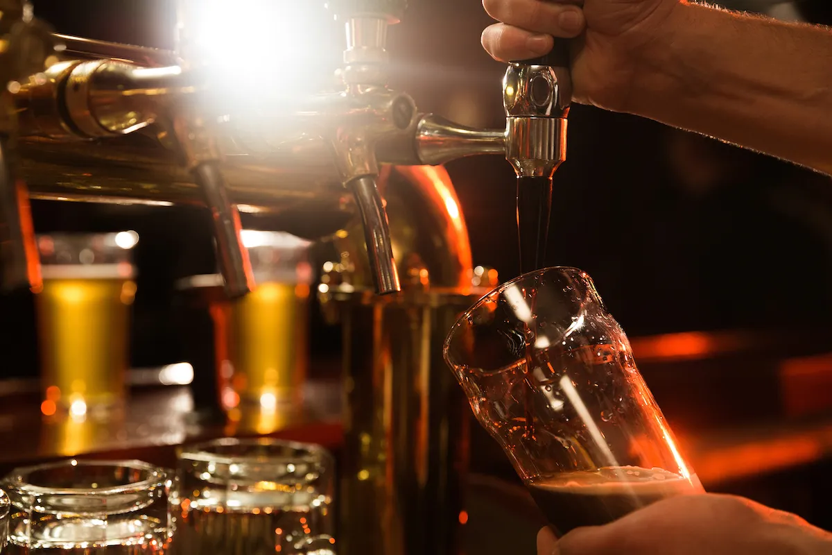 Zdjęcie 500 ml piwa ile to wódki? Zaskakujące porównanie alkoholu