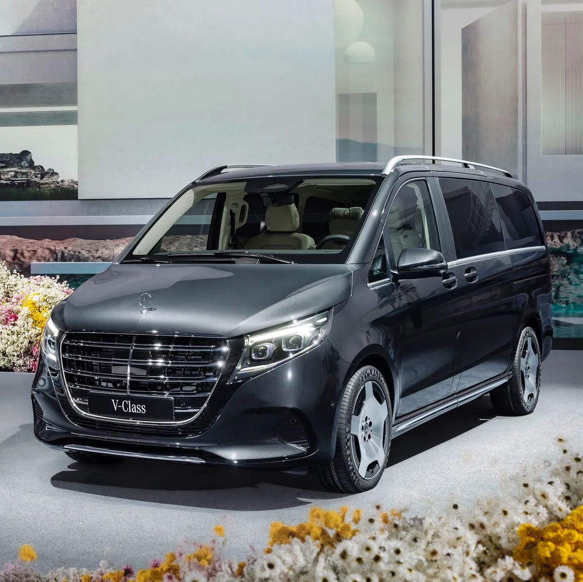 Zdjęcie Mercedes-Benz V-Class van - luksus i przestronność w jednym pojeździe