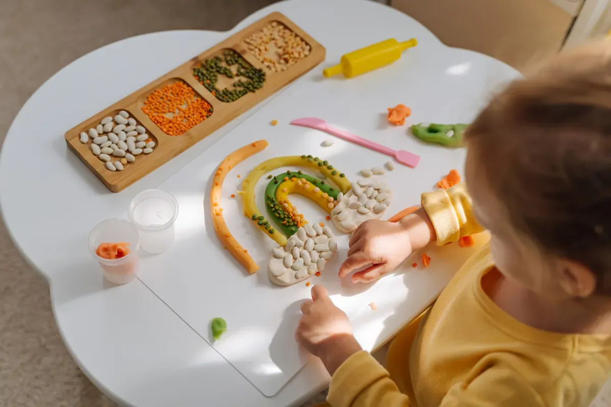 Zdjęcie Zajęcia sensoryczne dla niemowląt: Rozwój, zabawa i 20+ pomysłów