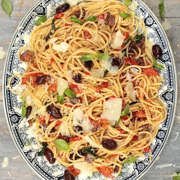 Zdjęcie Spaghetti puttanesca Jamie Oliver - szybki przepis na pyszne danie