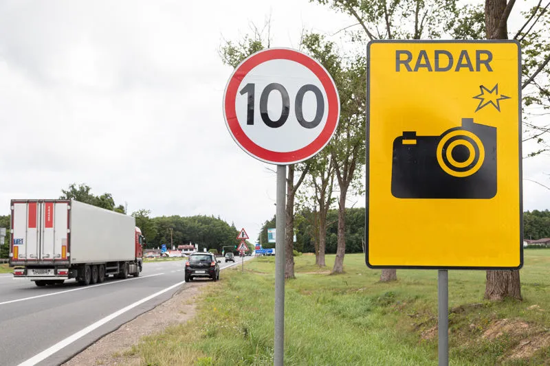 Zdjęcie Ile może jechać tir na autostradzie? Ograniczenia prędkości dla ciężarówek