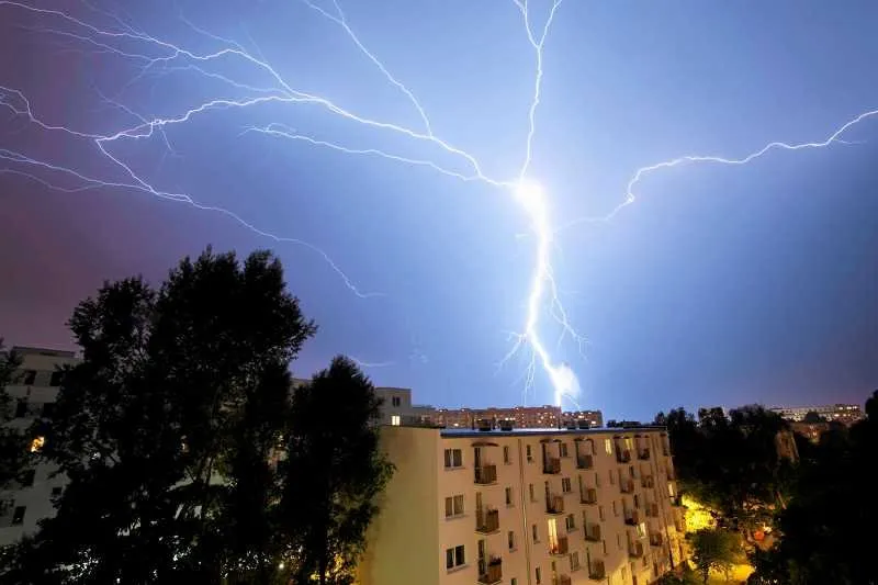 Zdjęcie Jak zrobić spektakularne zdjęcia piorunów telefonem - skuteczne porady fotograficzne