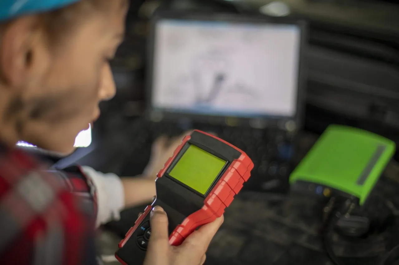 Zdjęcie Czy chip tuning trzeba zgłaszać? Konsekwencje prawne i ubezpieczeniowe modyfikacji