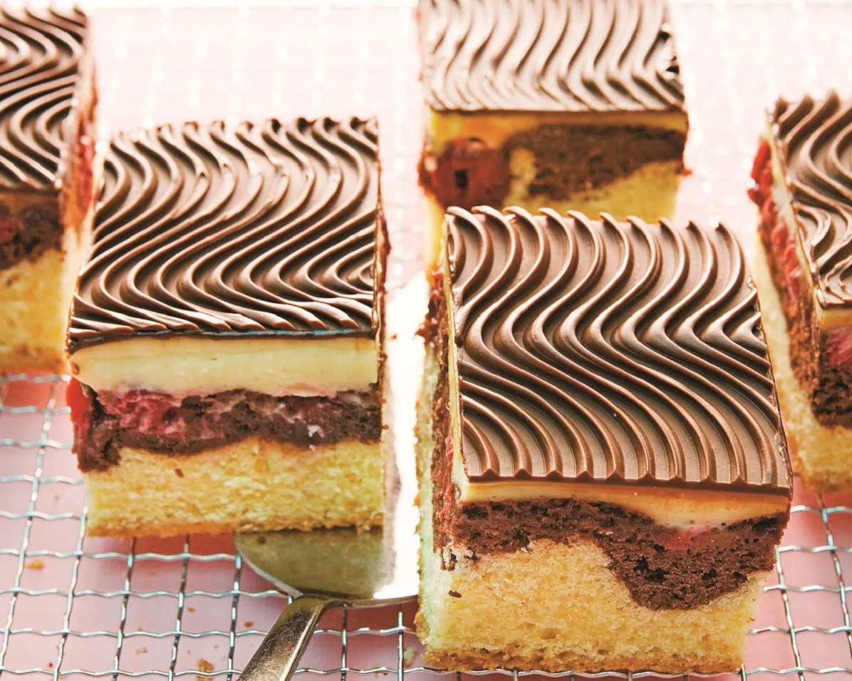 Zdjęcie Przepis na ciasto z wiśniami i masą budyniową, które zachwyci smakami