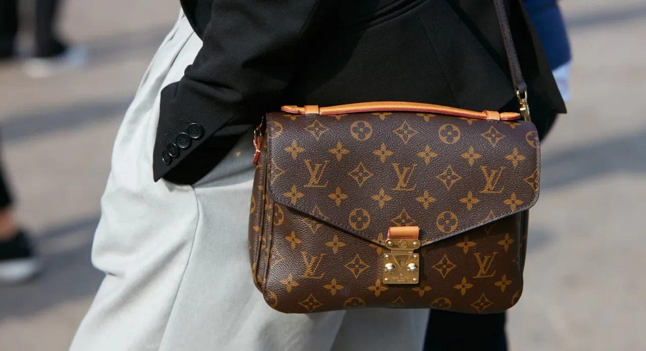 Zdjęcie Jak wyglądają oryginalne torebki Louis Vuitton? Cechy i detale