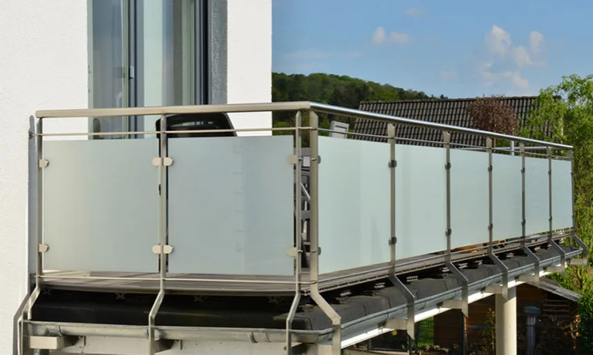Zdjęcie Szyby na balkon: Jak wybrać najlepsze przeszklenie balkonowe?