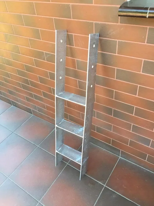 Zdjęcie Kotwa typu H - klucz do stabilnych konstrukcji drewnianych w budownictwie