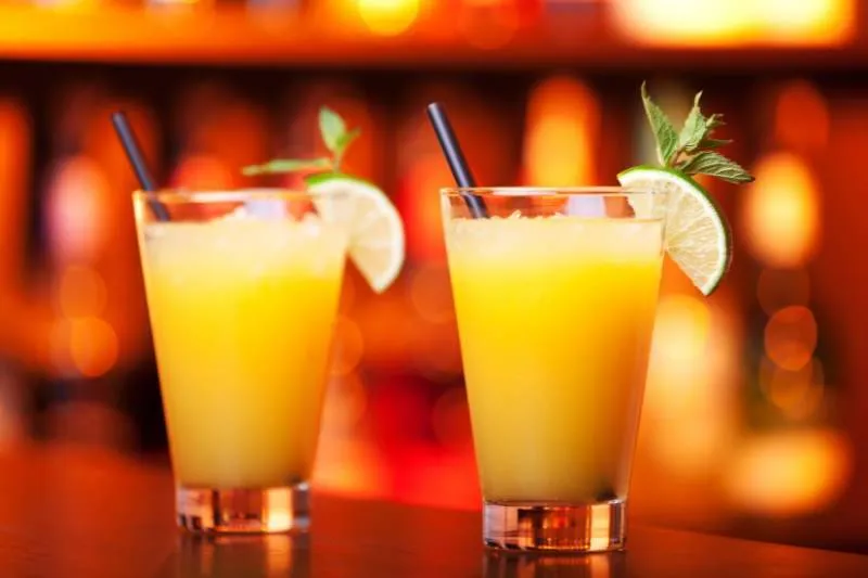 Zdjęcie Orzeźwiające pomarańczowe drinki, które zachwycą Twoje podniebienie